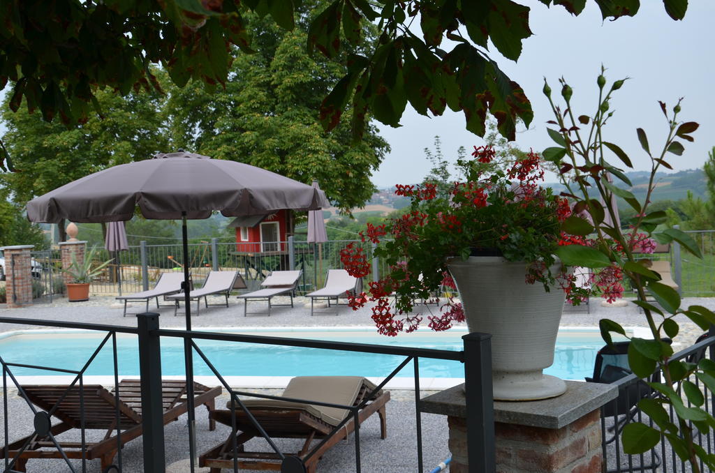 Cascina Castagneto Hotel Castell'Alfero Bagian luar foto