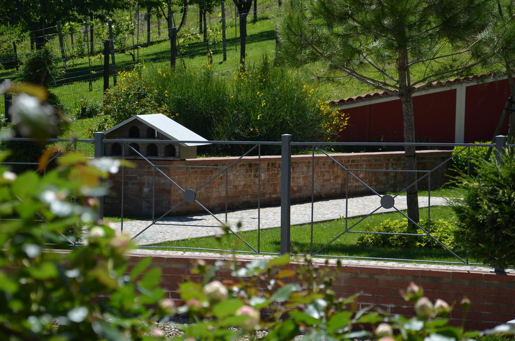 Cascina Castagneto Hotel Castell'Alfero Bagian luar foto
