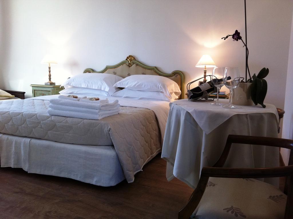 Cascina Castagneto Hotel Castell'Alfero Ruang foto