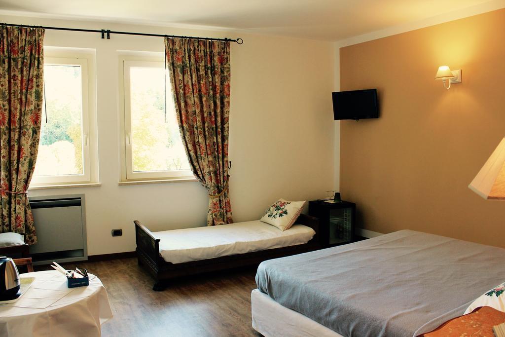 Cascina Castagneto Hotel Castell'Alfero Bagian luar foto