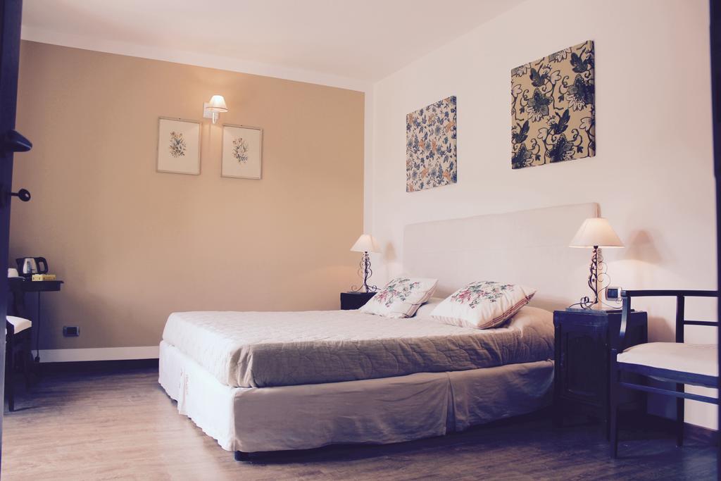 Cascina Castagneto Hotel Castell'Alfero Bagian luar foto