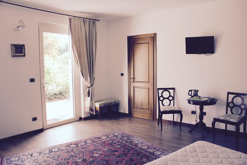 Cascina Castagneto Hotel Castell'Alfero Bagian luar foto