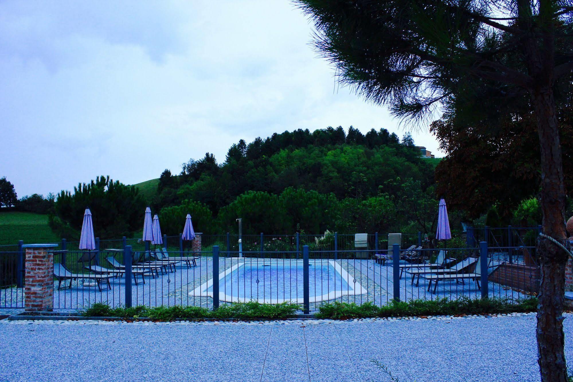 Cascina Castagneto Hotel Castell'Alfero Bagian luar foto